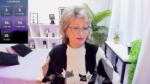 Evelyn online show from December 2025 05:13:01 AM