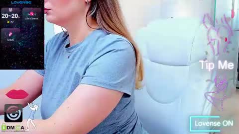 Snapshot of evelyne_rose chatting on July 2026 06:15:01 AM evelyne_rose online show from July 2026 06:15:01 AM