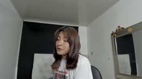 Snapshot of evelynesex chatting on February 2026 04:38:01 AM Evelyne online show from February 2026 04:38:01 AM