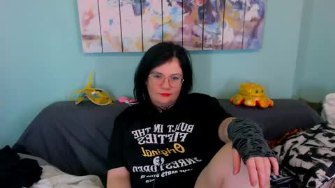 Snapshot of everly_rays chatting on April 2026 06:10:01 PM Everly online show from April 2026 06:10:01 PM