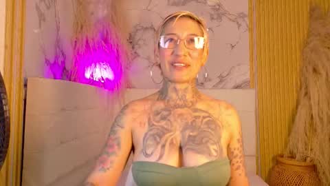everlyn_sexx online show from March 2026 12:49:02 PM