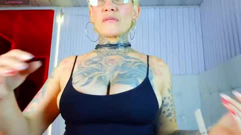 everlyn_sexx online show from April 2026 02:51:02 PM