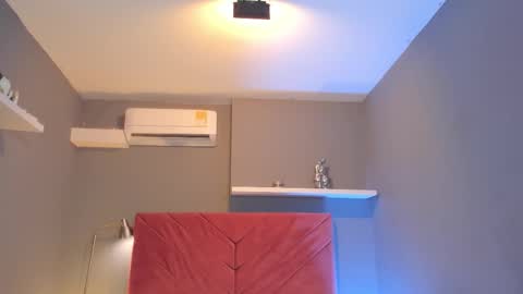 Sophia online show from November 2025 07:48:02 PM