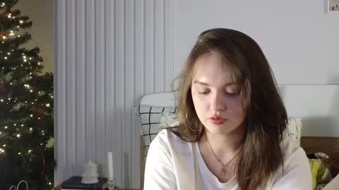 evi_woow online show from December 2024 07:01:01 PM