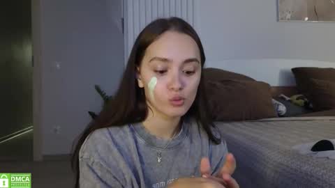 evi_woow online show from October 2025 08:41:01 PM