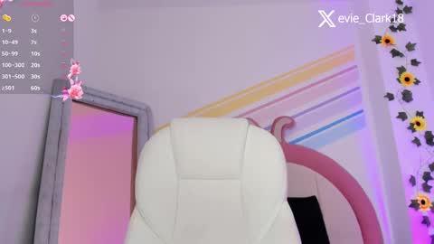 My name is Evie  nice to meet you  really get to know me better private is open  online show from March 2025 08:00:02 PM