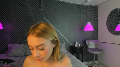 Snapshot of evie_demn chatting on April 2026 08:53:02 PM Evie Denm online show from April 2026 08:53:02 PM