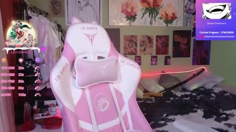 Evie online show from December 2024 07:49:02 PM