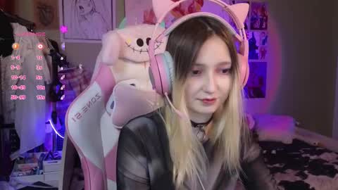 Evie online show from February 2025 09:06:02 PM