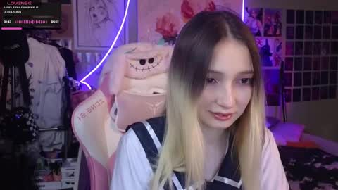 Evie online show from March 2025 09:04:01 PM