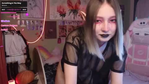 Evie online show from October 2025 09:26:02 PM