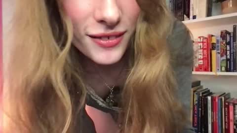 Evie3 online show from November 2025 11:22:02 AM