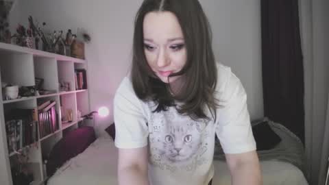 Snapshot of eviecuster chatting on April 2026 11:22:02 PM Im gonna be on in 2 hours online show from April 2026 11:22:02 PM