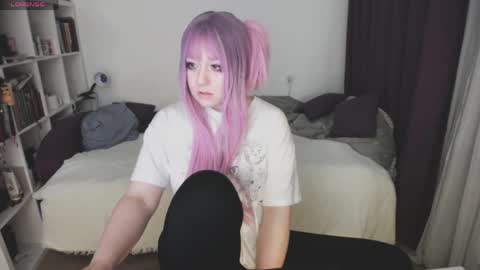 Snapshot of eviecuster chatting on May 2026 06:28:02 PM Im gonna be on in 2 hours online show from May 2026 06:28:02 PM