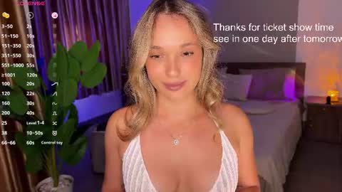 Snapshot of evielina chatting on July 2026 04:19:01 AM evielina online show from July 2026 04:19:01 AM