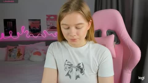 Snapshot of evixie chatting on February 2026 03:18:02 AM Eva online show from February 2026 03:18:02 AM