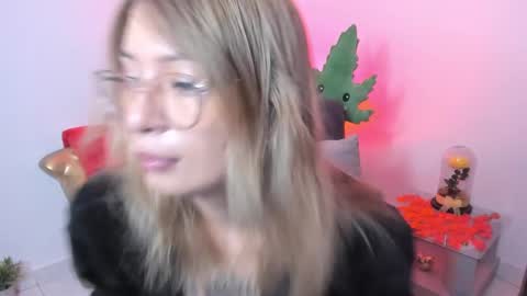 Snapshot of evyei chatting on December 2024 04:14:02 PM evyei online show from December 2024 04:14:02 PM