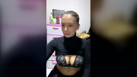 Snapshot of evyei chatting on January 2026 11:19:01 PM evyei online show from January 2026 11:19:01 PM