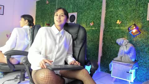 Snapshot of evyy_ chatting on April 2026 08:42:02 PM Evyy online show from April 2026 08:42:02 PM