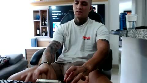 Snapshot of exotic_dude chatting on June 2026 05:04:01 PM camilo online show from June 2026 05:04:01 PM