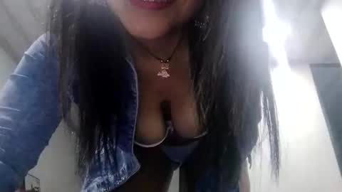 Mia online show from April 2026 03:40:02 AM