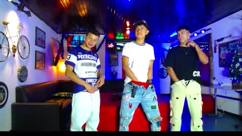 extrangers online show from December 2025 01:15:01 PM