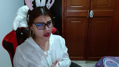 Nadia online show from October 2025 10:10:02 PM