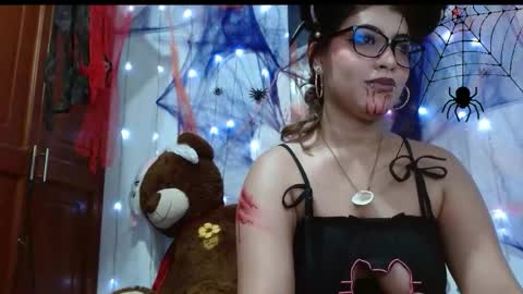 Nadia online show from November 2025 09:17:02 PM