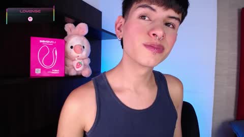 Juan online show from December 2025 04:43:02 AM