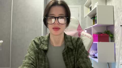 Snapshot of fairy_bloomix chatting on December 2025 07:40:02 PM Bloom online show from December 2025 07:40:02 PM