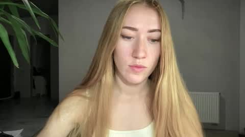 fairy_face online show from October 2025 08:40:01 PM