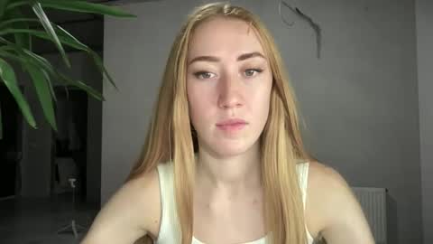 fairy_face online show from October 2025 06:39:02 PM