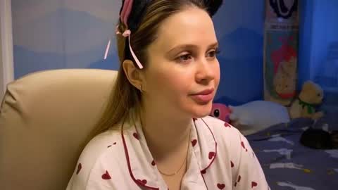 Ilona online show from December 2025 07:23:01 AM