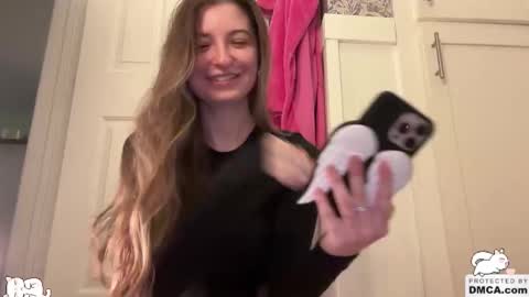 Snapshot of fantasyella chatting on January 2026 01:19:01 AM Ella online show from January 2026 01:19:01 AM