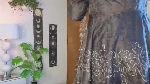 Farah online show from December 2025 12:03:02 PM