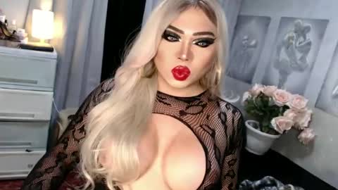Snapshot of fascinating_ts_vana chatting on July 2026 06:04:01 PM vana online show from July 2026 06:04:01 PM