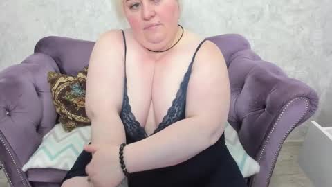 Snapshot of fashiona chatting on September 2025 09:07:02 PM fashiona online show from September 2025 09:07:02 PM