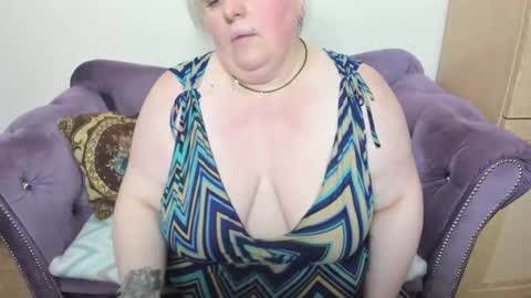 Snapshot of fashiona chatting on October 2025 08:17:02 PM fashiona online show from October 2025 08:17:02 PM
