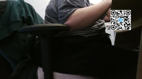 Snapshot of fat_bubble chatting on April 2026 05:01:02 PM Fat Bernd online show from April 2026 05:01:02 PM