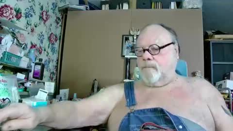 Snapshot of fatfreddythecat chatting on December 2024 04:15:02 AM Fred. online show from December 2024 04:15:02 AM