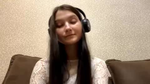 Aurora 18yo online show from October 2025 09:32:01 AM