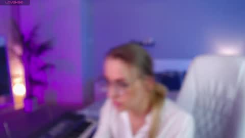 Snapshot of fay_dunaway chatting on February 2025 12:24:01 PM Fay online show from February 2025 12:24:01 PM