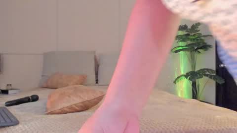 Snapshot of fay_miller2 chatting on September 2025 01:09:01 AM welcome to my world online show from September 2025 01:09:01 AM