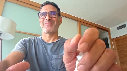 Snapshot of fdavoudi chatting on September 2025 08:23:02 PM Miami Persian online show from September 2025 08:23:02 PM