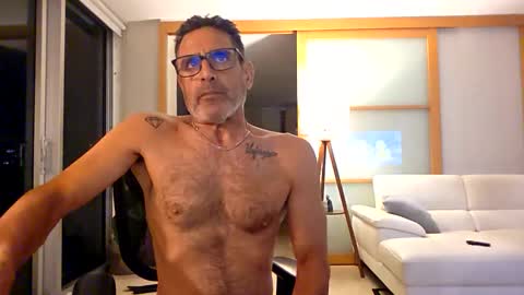 Snapshot of fdavoudi chatting on October 2025 11:53:01 PM Miami Persian online show from October 2025 11:53:01 PM