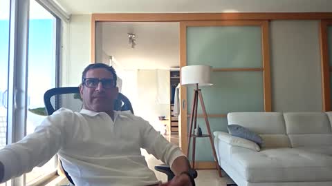 Snapshot of fdavoudi chatting on October 2025 07:26:02 PM Miami Persian online show from October 2025 07:26:02 PM