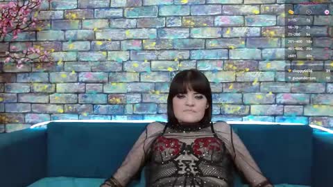 Snapshot of feelsgoodwoman chatting on December 2024 11:14:02 PM Laura online show from December 2024 11:14:02 PM