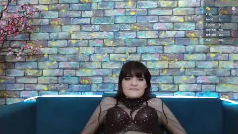 Snapshot of feelsgoodwoman chatting on December 2024 01:13:02 AM Laura online show from December 2024 01:13:02 AM