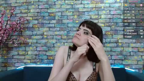 Snapshot of feelsgoodwoman chatting on January 2025 12:17:02 AM Laura online show from January 2025 12:17:02 AM