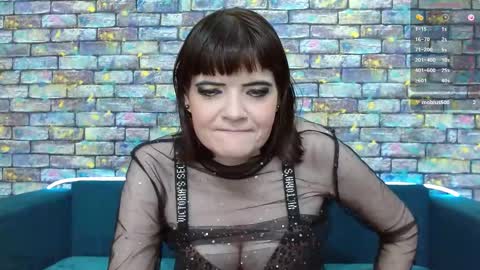 Snapshot of feelsgoodwoman chatting on January 2025 01:10:02 AM Laura online show from January 2025 01:10:02 AM
